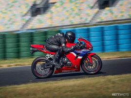 Moottoripyörä Honda CBR 2025 15375301