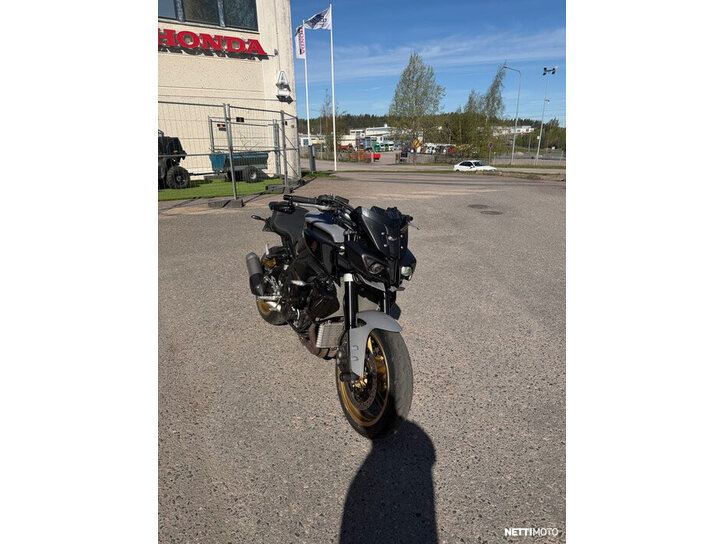 Moottoripyörä Yamaha MT-10 2016 25373245