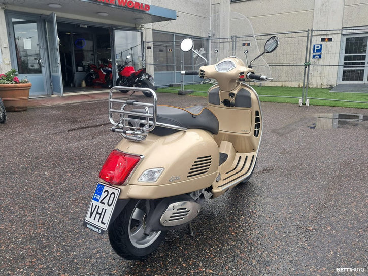 Skootteri Vespa GTS 2018 25771635
