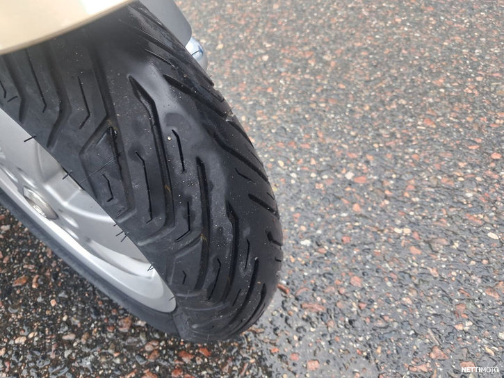Skootteri Vespa GTS 2018 25771644