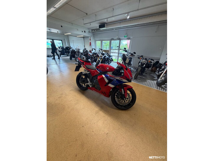 Moottoripyörä Honda CBR 2026 25781352
