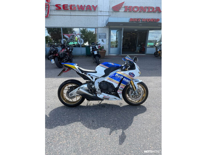 Moottoripyörä Honda CBR 2015 25876132