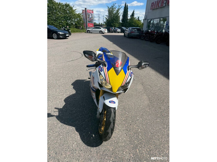 Moottoripyörä Honda CBR 2015 25876147