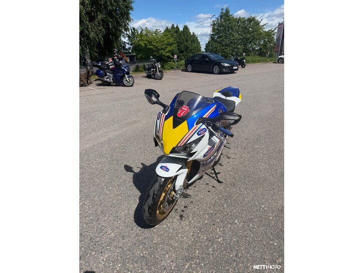 Moottoripyörä Honda CBR 2015 25876160