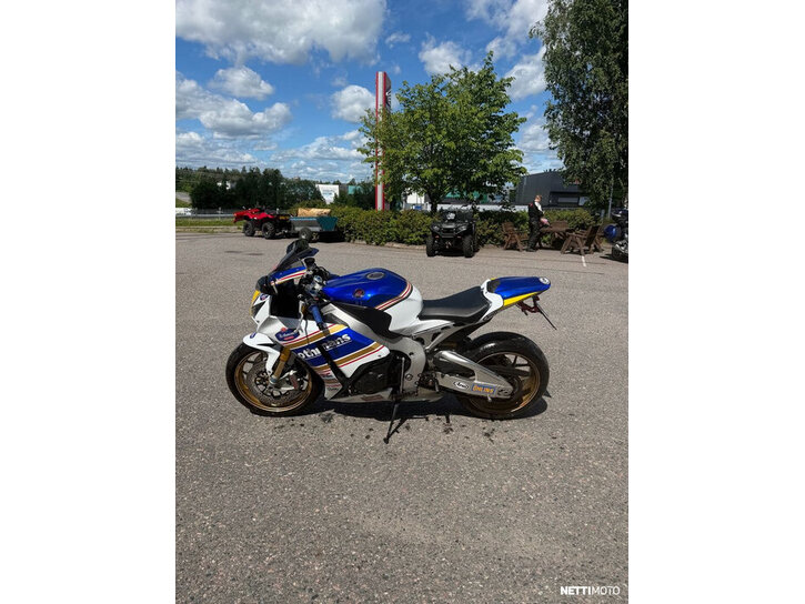 Moottoripyörä Honda CBR 2015 25876174