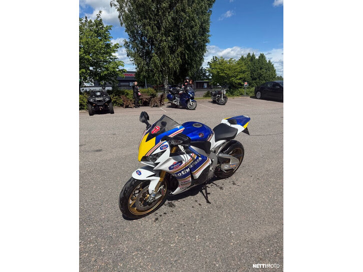 Moottoripyörä Honda CBR 2015 25876181