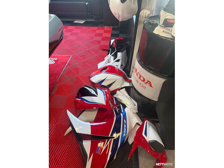 Moottoripyörä Honda CBR 2015 25876190