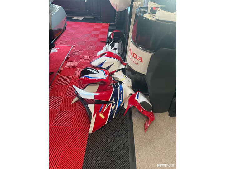 Moottoripyörä Honda CBR 2015 25876200