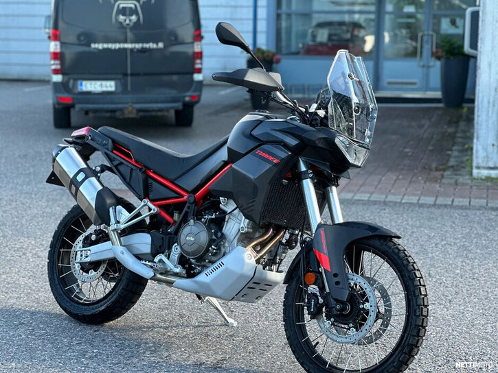 Moottoripyörä Aprilia Tuareg 2024 26235775