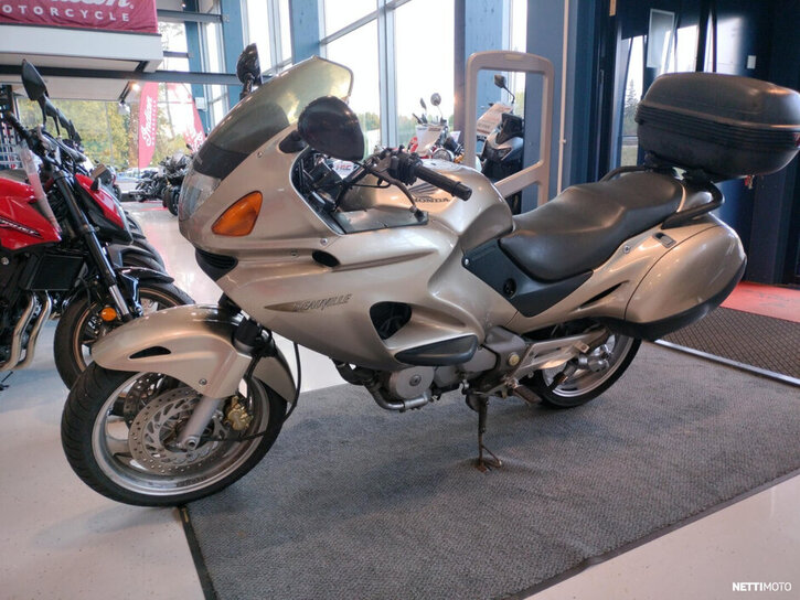 Moottoripyörä Honda NT 2002 26932619