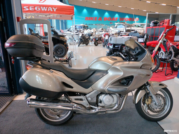 Moottoripyörä Honda NT 2002 26932625