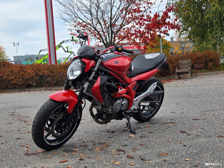 Moottoripyörä Suzuki SFV 650 Gladius 2010 27051310