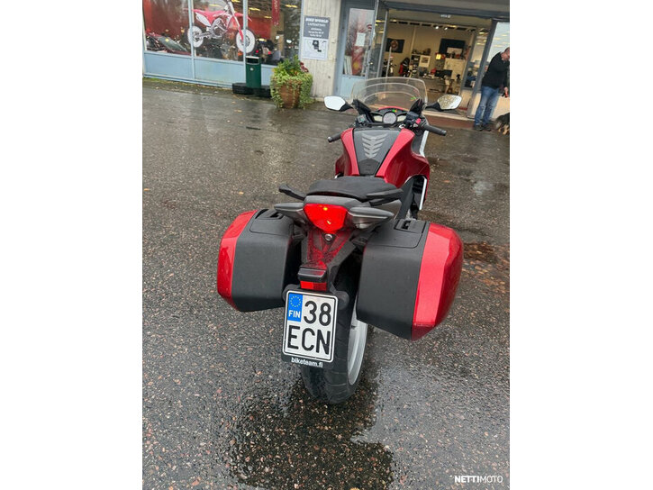 Moottoripyörä Honda VFR 2010 27135324