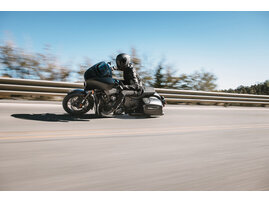 2025-na-imc-chieftain-powerplus-darkhorse-black-smoke-riding-154