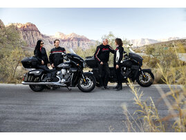 2026-na-imc-pga-roadmaster-powerplus-dark-horse-black-smoke-limited-black-metallic-lifestyle-194