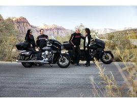 2026-na-imc-pga-roadmaster-powerplus-dark-horse-black-smoke-limited-black-metallic-lifestyle-194_1