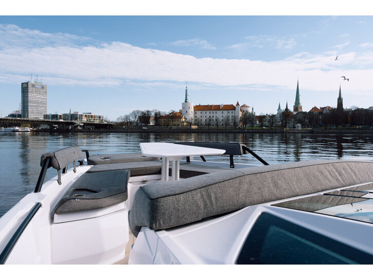 Väri: 821683