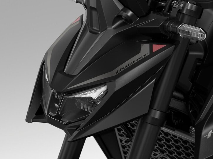 Väri: Mat Ballistic Black Metallic 25