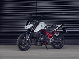 25YM CB750 Hornet Mat Pearl Glare White RHS 026