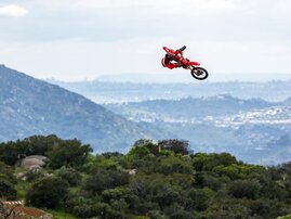 25YM-Honda-CRF450-RWE-17
