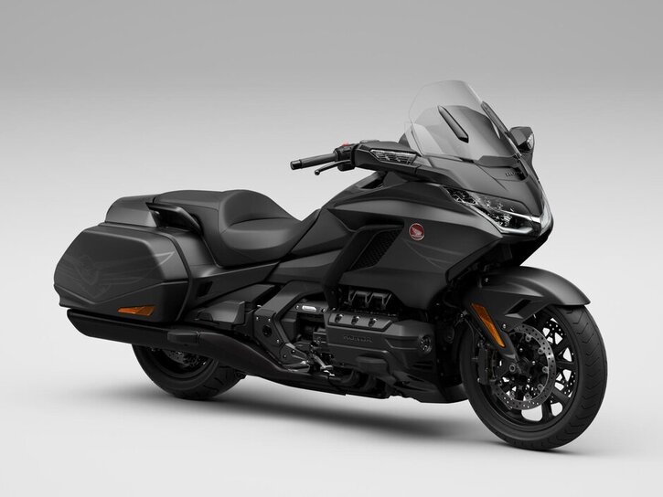 Väri: Black Ballistic Metallic