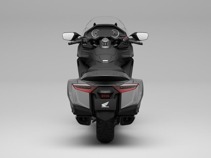 Väri: Black Ballistic Metallic