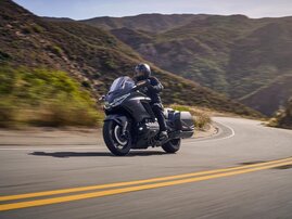 25YM GL1800 Gold Wing 50th Anniversary DCT NHA86 Black Ballistic Metallic 08