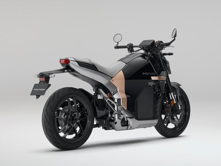 Väri: Graphite Black